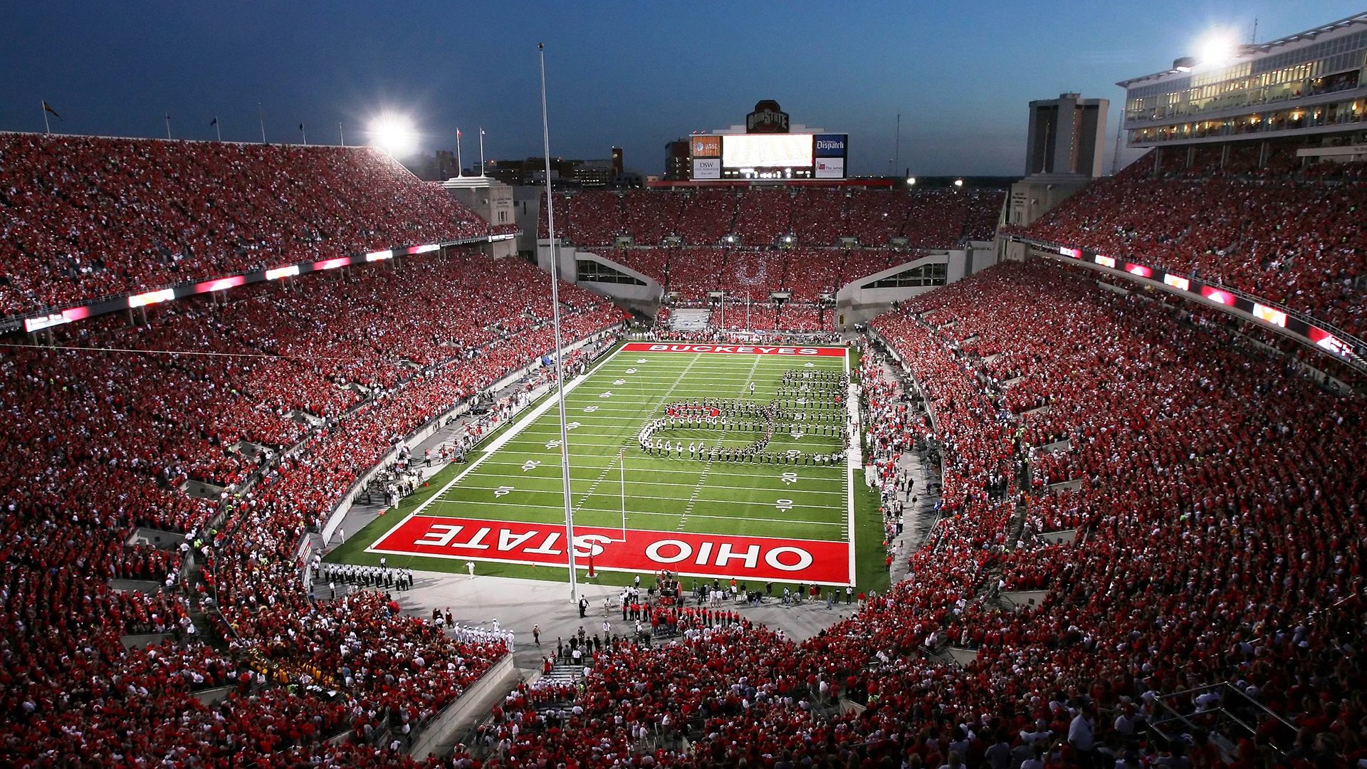 冬季运动体验营吸引大量青少年参与,冬季锻炼活动