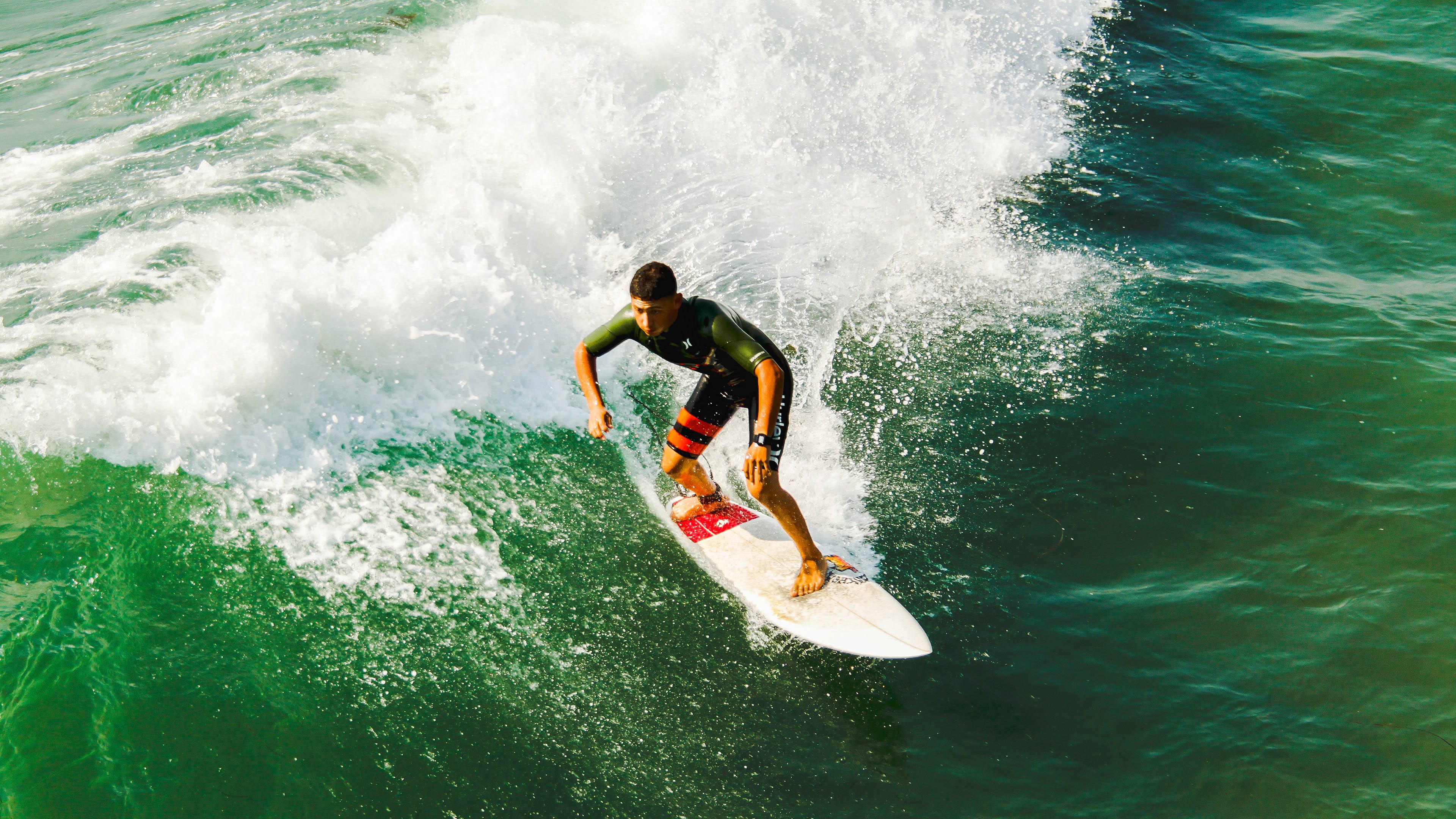 苏炳添助力地方运动会点燃圣火，苏炳添全运会精彩瞬间